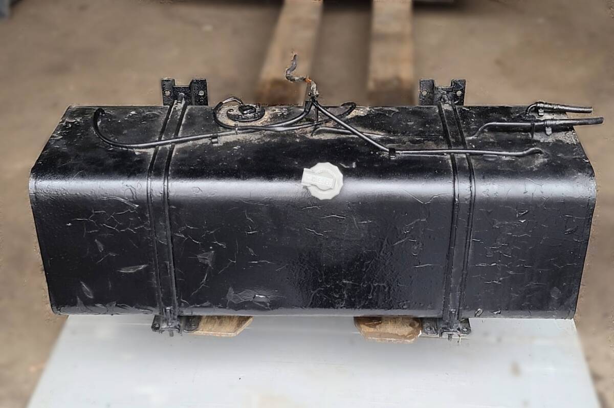 100L? 100リットル? トラック燃料タンク、フューエルタンク、サブタンク(幅110cm×34cm×高さ33cm) ステーバンド付き,エルフ ELF拍卖