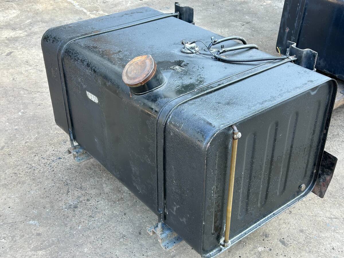 300L 300リットル 大型 中型 トラック 燃料タンク メイン燃料タンク ステー付き 鉄 製 軽油 W60cm×H50cm×L104cm 福岡発拍卖