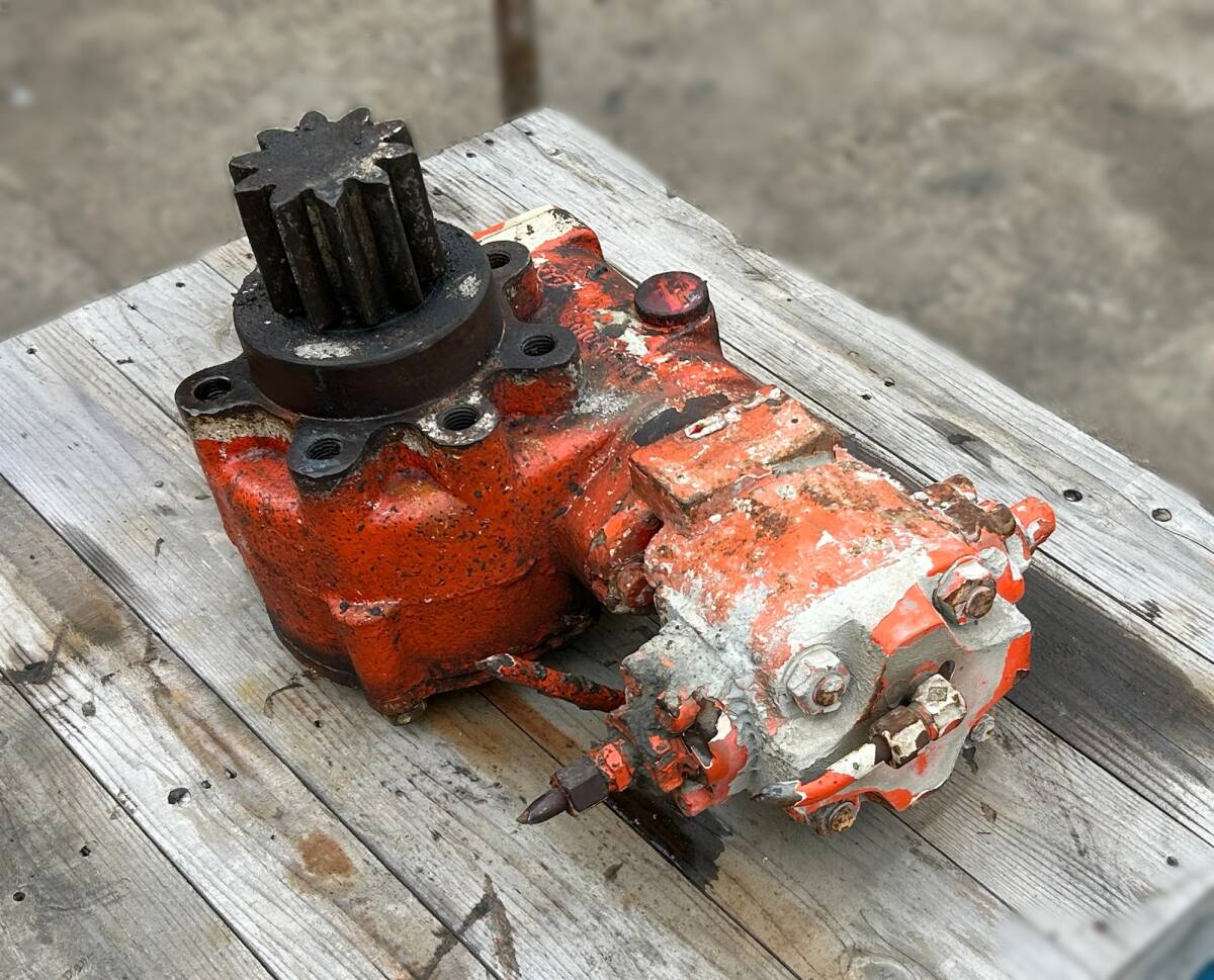 ユニック UNIC クレーン 旋回ギアポンプ RDW382010/D102233 (クレーン部品) ★福岡発★拍卖