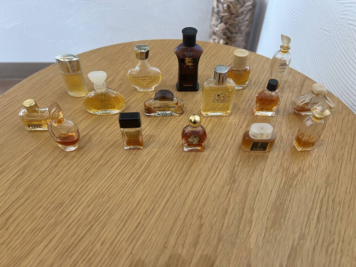 *8231 香水ミニボトル おまとめ 16点 資生堂 NINA RICCI カネボウ イタリア製 フランス製 GIVENCHY 等など拍卖