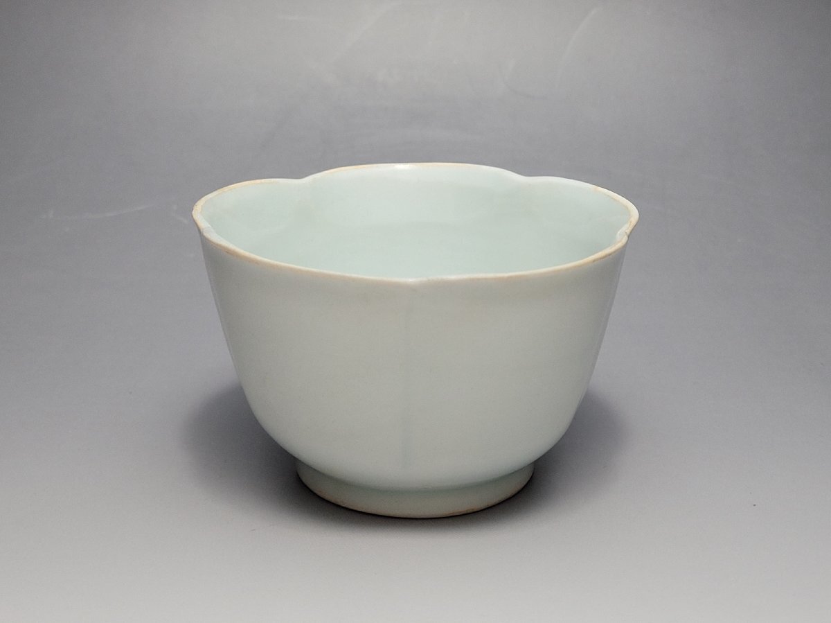 青白釉 花型 茶碗 時代唐物 幅約10.6cm / 宋元時代 茶碗 茶道具 煎茶道具 茶器 人間国宝 李朝 高麗 唐物 古玩 古董拍卖