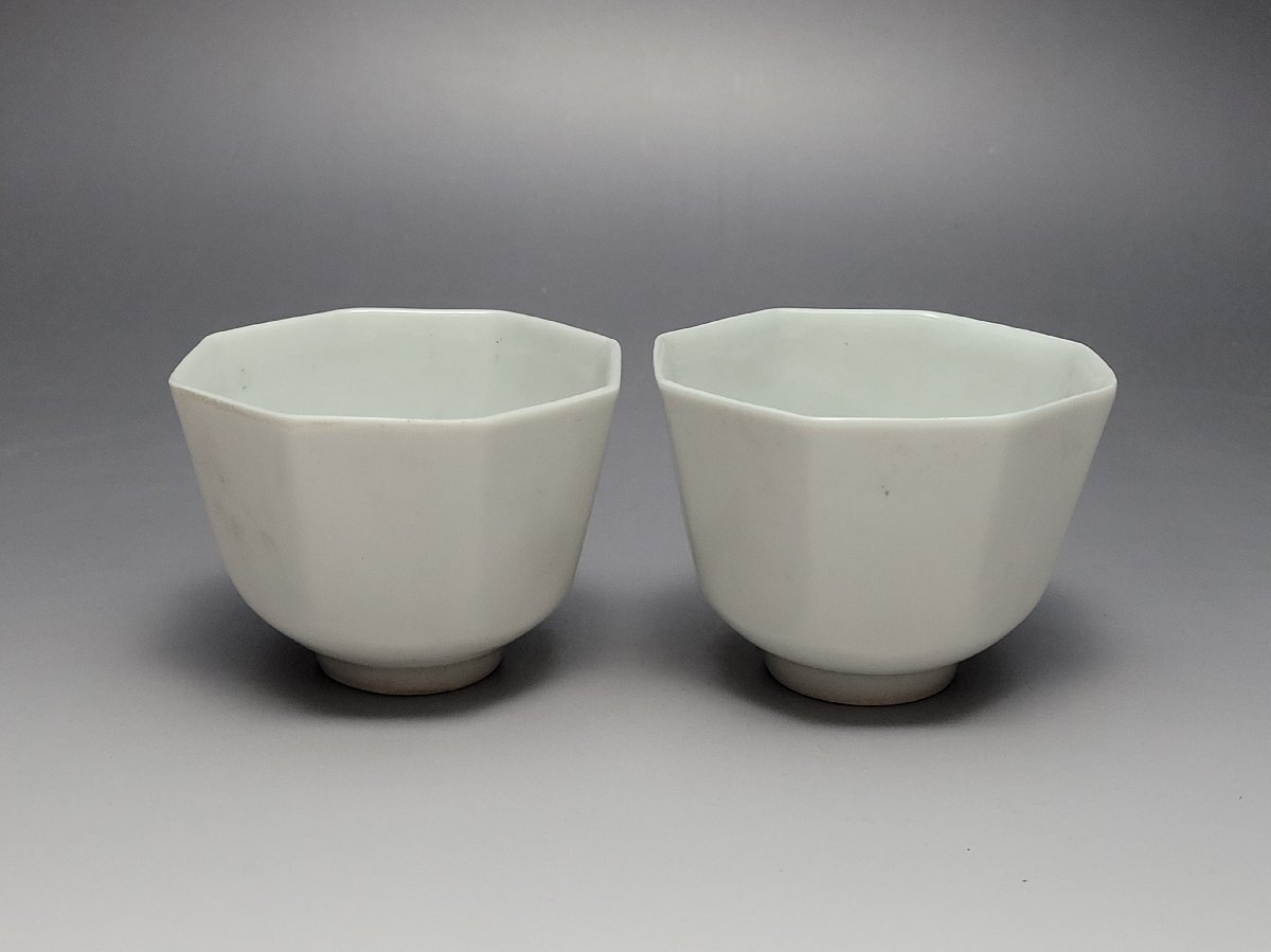 白磁 八角 茶杯 二客 時代唐物 幅約7.6cm / 明清時代 盃 小碗 杯 盞 小鉢 茶道具 煎茶道具 酒器 人間国宝 李朝 高麗 古董拍卖