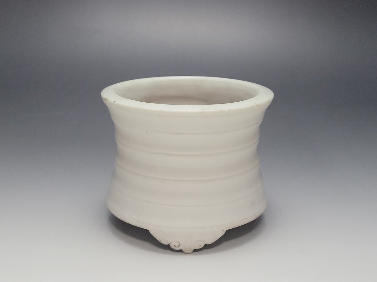 純白磁 竹節型 三足香炉 時代唐物 幅約8.8cm / 明清時代 薫香 香道具 仏具 茶道具 煎茶具 唐物 人間国宝 李朝 高麗 古董 古玩拍卖