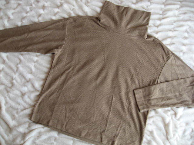 美品 ヒートテックフリース リブオフタートルネックT ベージュ ブラウン M ゆったり 送料全国匿名配送230円~拍卖