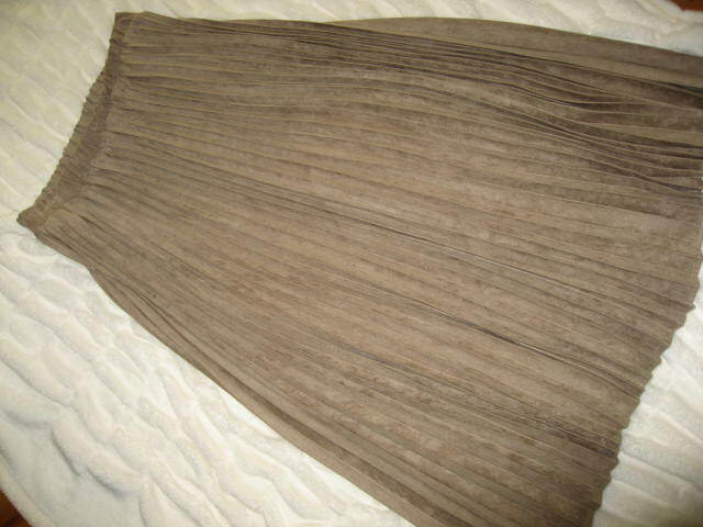 新品タグ付き スエード調 プリーツ ロングスカート 裏地付き ベージュ モカ M 匿名全国送料230円拍卖