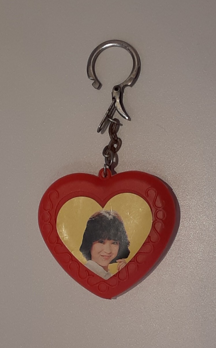 松田聖子 昭和レトロ ハート 型 キーホルダー 赤 レッド 飾り 雑貨 コレクション グリコ Glico おまけ拍卖