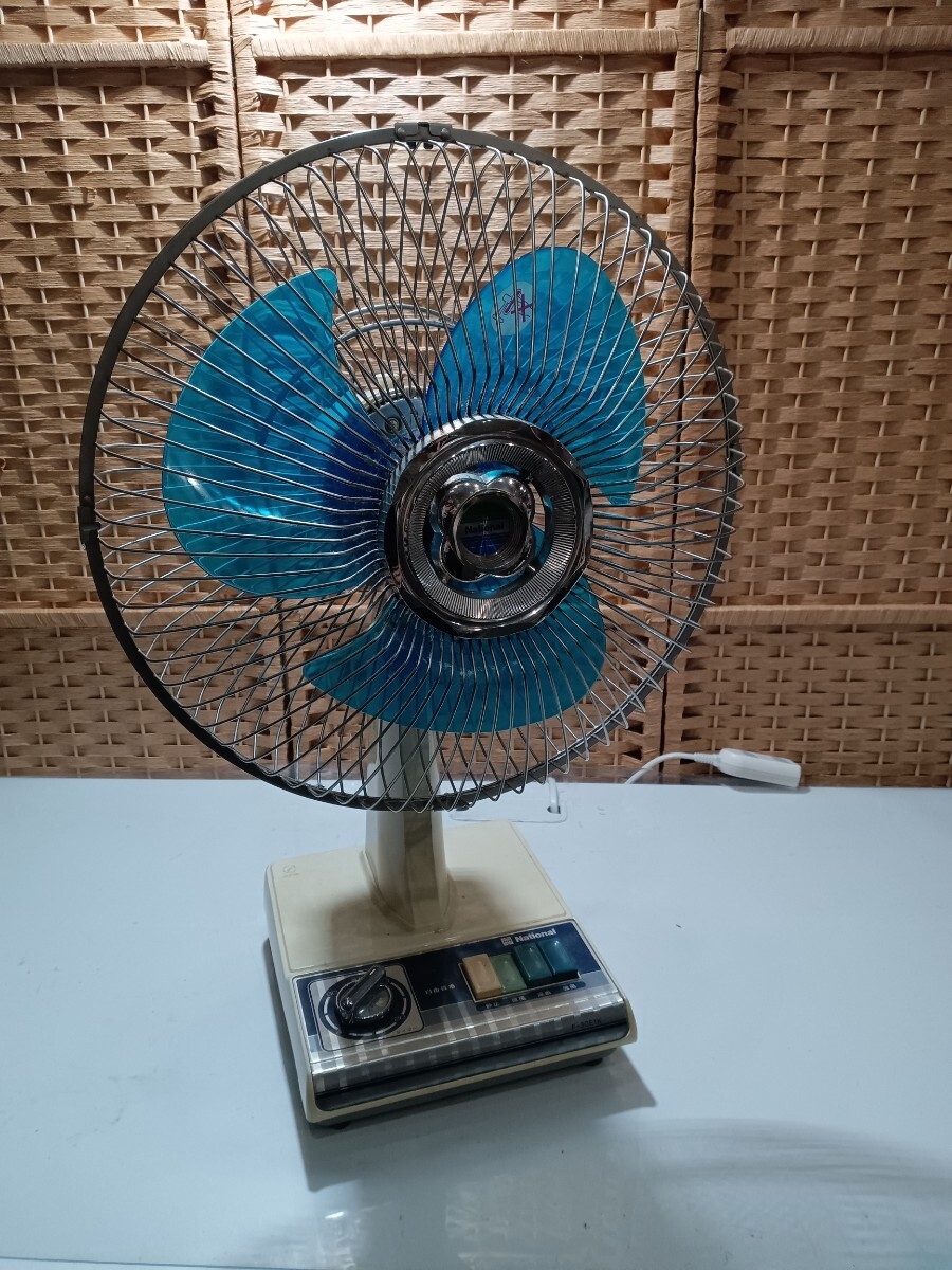 61037【自宅保管品】National 扇風機 30cm 卓上扇 本体 F-30E1K ブルー 首振り 3枚羽根 座敷扇 家電 昭和 レトロ アンティーク ナショナル拍卖