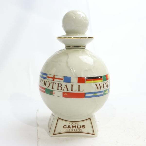 1円~CAMUS(カミュ) ナポレオン スペイン ワールドカップ 1982 フットボール 40% 700ml 陶器(重量1205g)X25J200031拍卖