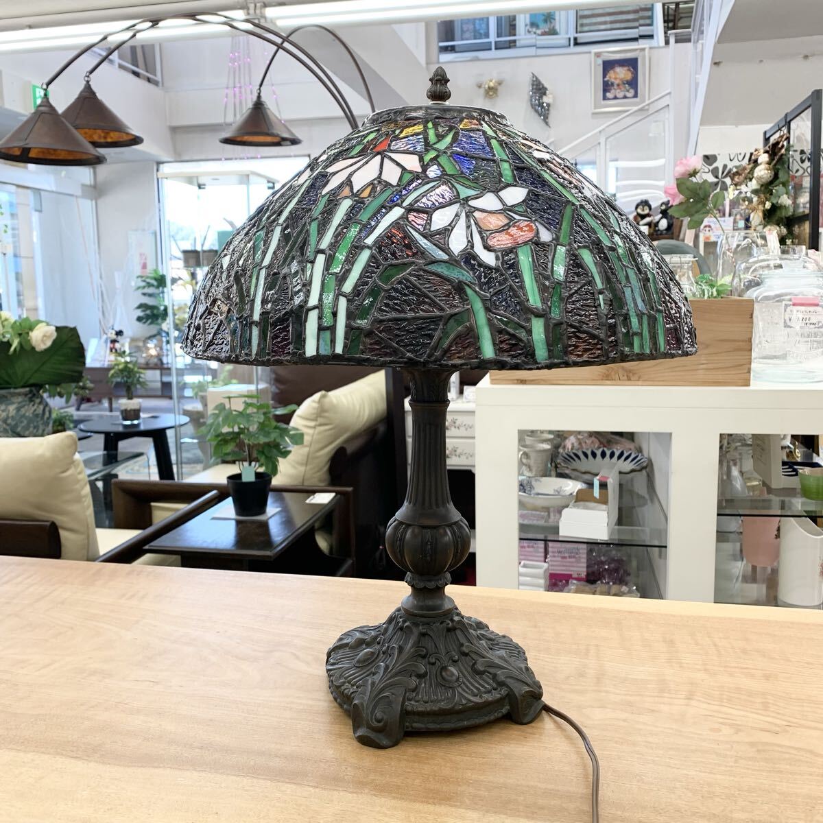 ステンドグラスランプ テーブルライト 卓上ランプ アンティーク 花 879拍卖