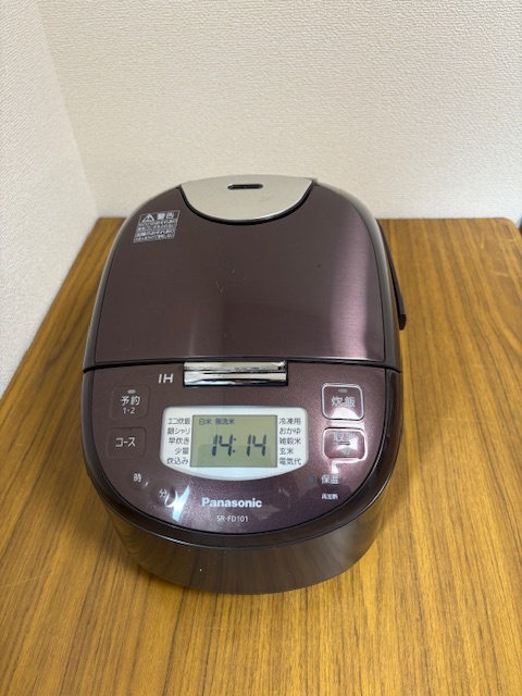 Panasonic 炊飯器5.5合炊き SR-FD101 2022年製 中古品 ブラウン №70拍卖
