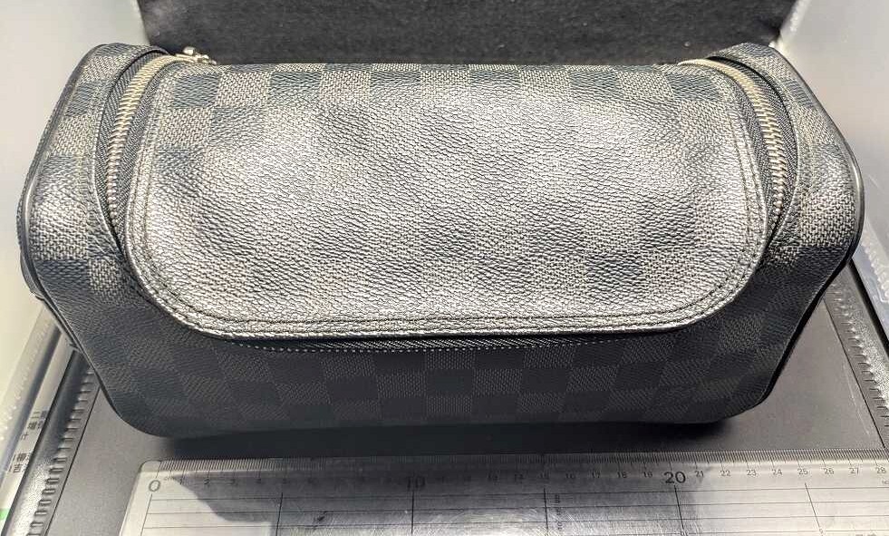 【ルイヴィトン】LOUIS VUITTON ・ダミエ グラフィット・トワレ ポーチ・セカンドバッグ・トラベルポーチ・ N47625・メンズ・現状品拍卖