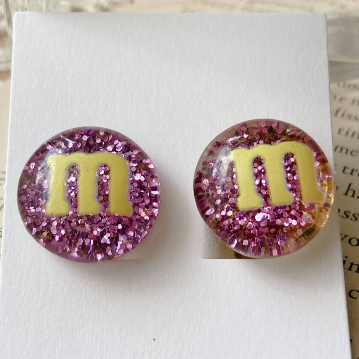 イヤリング ラメのmチョコ パープル&イエロー☆vintage jewelry accessories F0250拍卖