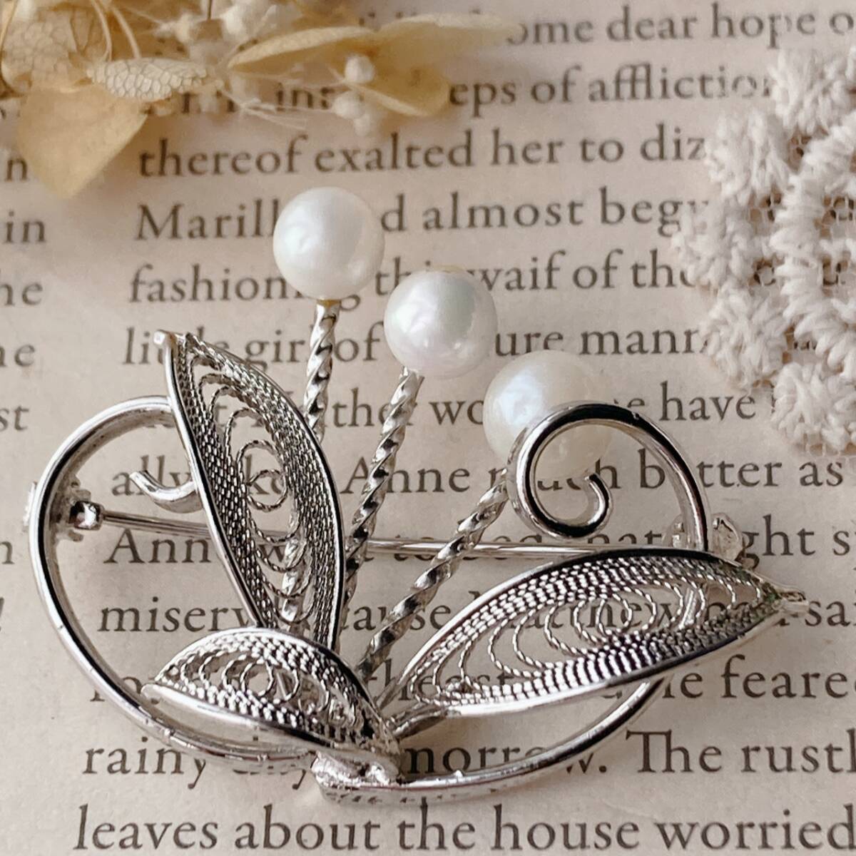 ヴィンテージブローチ パール シルバートーン レトロ☆vintage jewelry accessories F0255拍卖