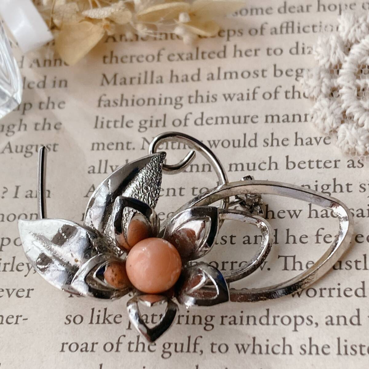 ヴィンテージブローチ 珊瑚 シルバートーン レトロ 綺麗 美品☆vintage jewelry accessories F0256拍卖