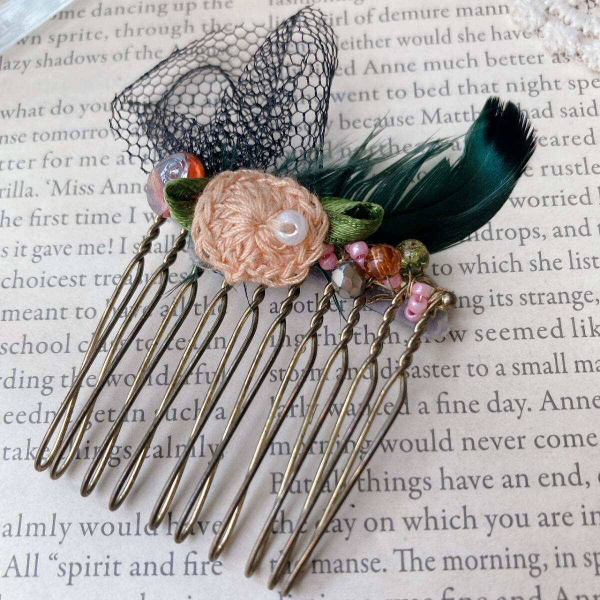 ヘアコーム クジャク ビーズ ゴシック 小さめ かわいい☆vintage jewelry accessories F0270拍卖