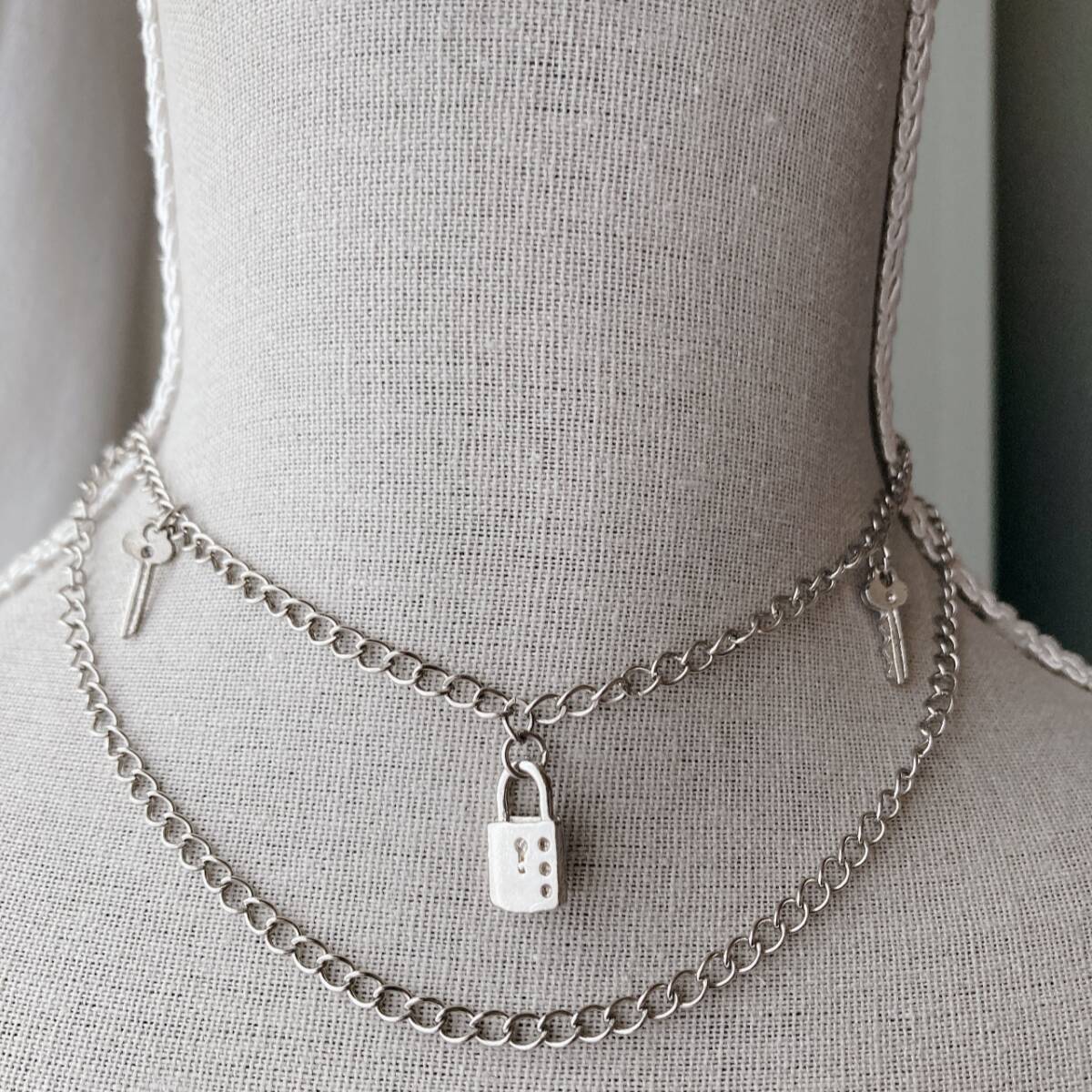 ネックレス ショート ダブル シルバートーン 南京錠 キー チェーン☆Vintage jewelry accessoriesF0299拍卖