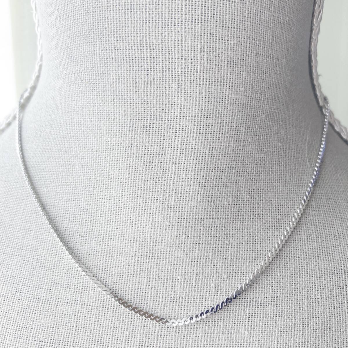 送料無料■ネックレス ショート シルバートーン 平らなチェーン メンズ レディース 美品■Vintage jewelry accessoriesF0360拍卖
