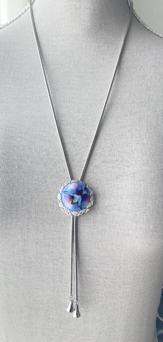 送料無料■ループタイネックレス シルバートーン ブルー フラワー 花 美品■Vintage jewelry accessoriesF0362拍卖