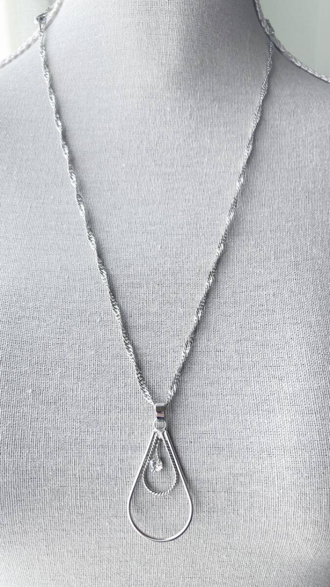 送料無料■ロングペンダント ネックレス シルバートーン ドロップ クリスタル 軽量 美品■Vintage jewelry accessoriesF0361拍卖