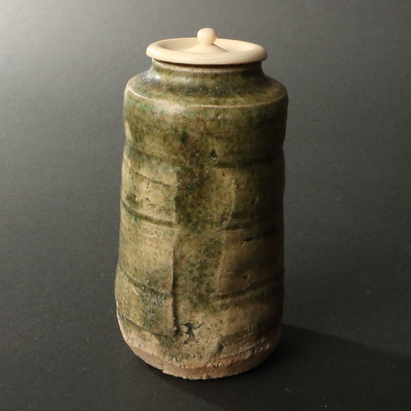 委託HK◇時代 織部肩衝茶入 大平窯出土(茶道具 陶磁器 陶芸 美濃焼 織部焼 青織部 茶器 茶入 抹茶 濃茶 棗 出土品 古物 骨董 古美術 )拍卖