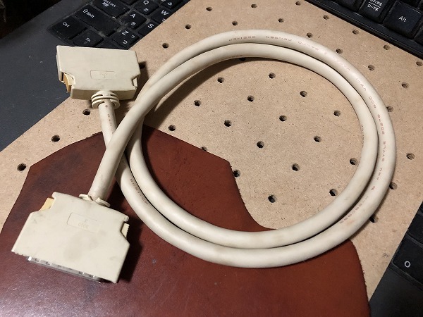 動作確認済 アンフェノール ハーフピッチ50ピン SCSIケーブル 約96cm PC98やX68000などのレトロPCに(CA230112)拍卖