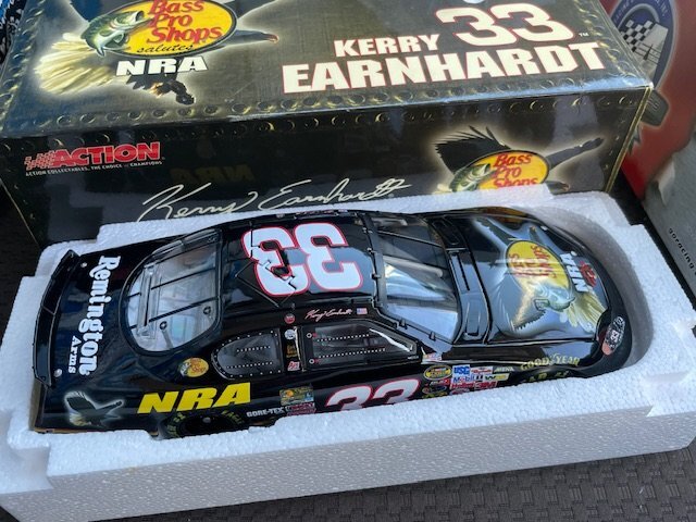 アクションコレクタブルズ製 1/24 ケリー・アーンハート #33 バスプロショップス NRA2004 シボレー・モンテカルロ used 美品拍卖