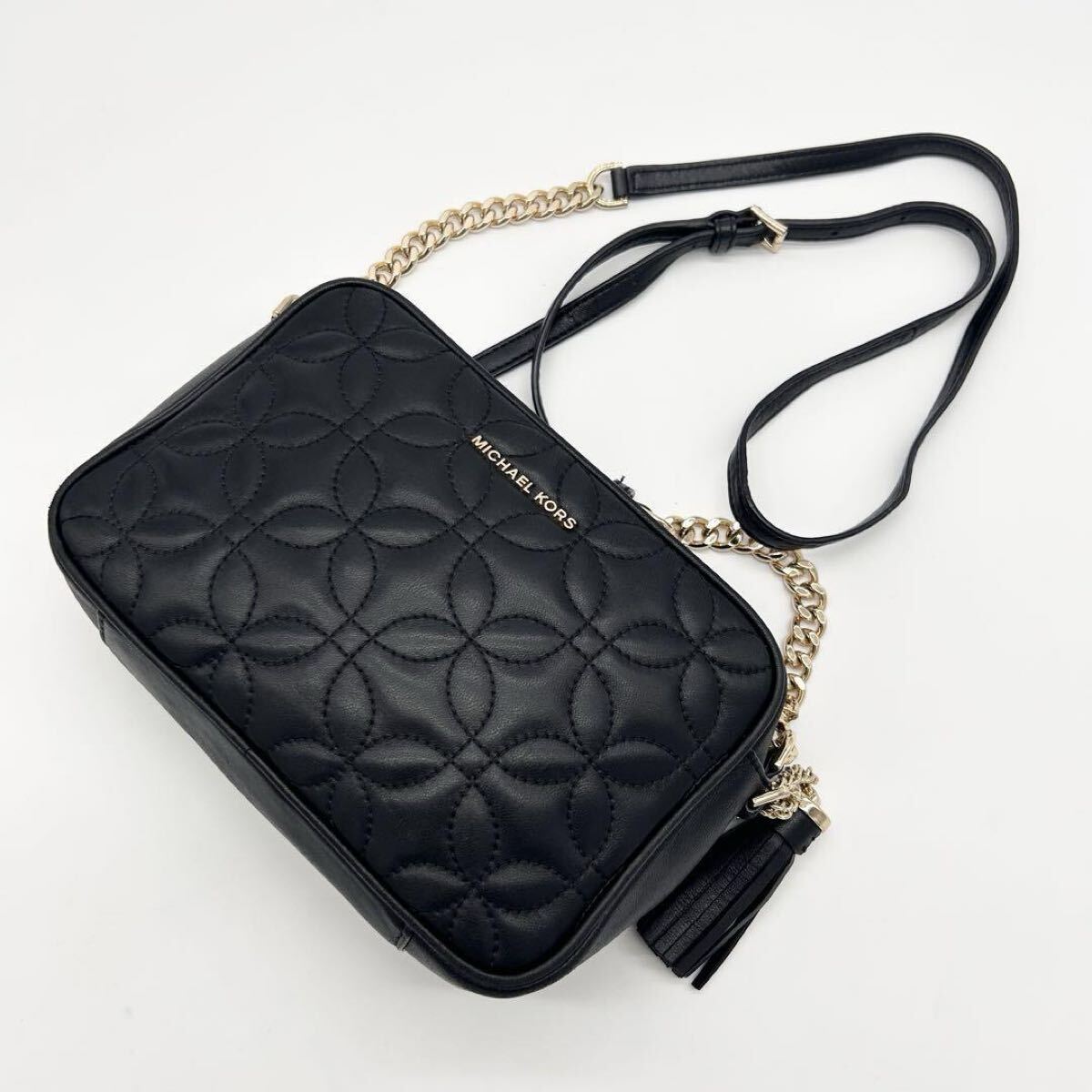 A555【良品】マイケルコース キルティング カメラバッグ レザー 黒 タッセル ショルダーバッグ レザー チェーン ゴールド金具 ミニバッグ拍卖