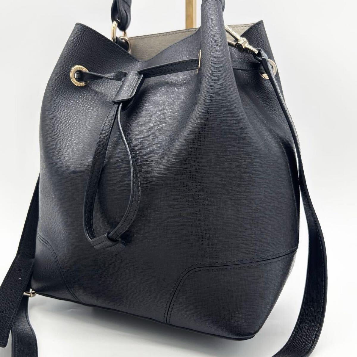 A503【美品】フルラ 巾着 2way バケットバッグ ショルダーバッグ 黒 レザー FURLA ハンドバッグ トートバッグ ブラック 本革 サフィアーノ拍卖
