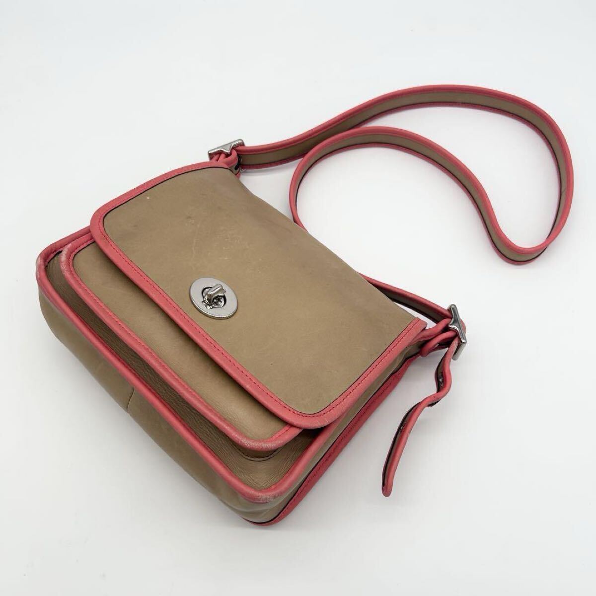 A447【希少モデル 良品】コーチ レガシー カメラバッグ ターンロック レザー COACH ショルダーバッグ オールレザー 茶 クロスボディ 肩掛け拍卖