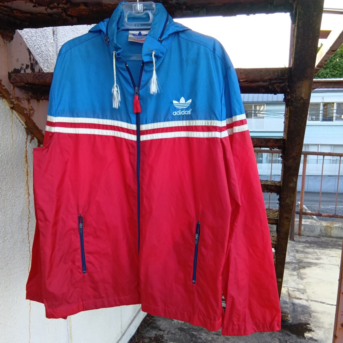 80s/90s/シルエット抜群!adidas★アディダス★/ナイロンジャケット★シルエット抜群!レトロカラーが雰囲気抜群です!早い者勝ち! 拍卖