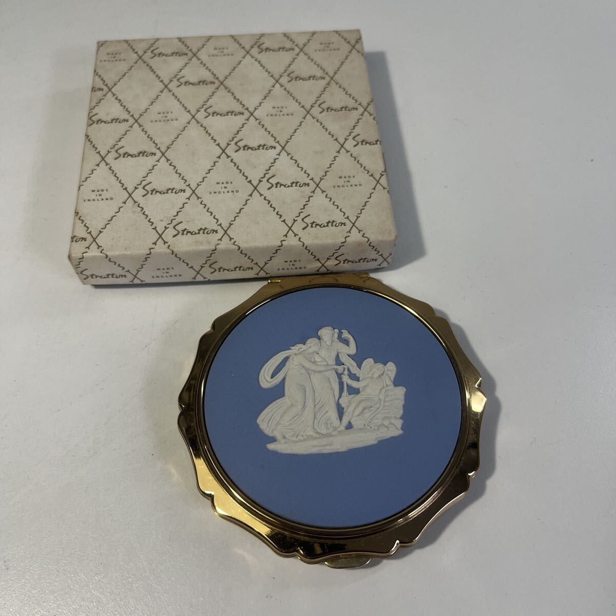 未使用品 ウェッジウッド WEDGWOOD ストラットン Stratton 手鏡 コンパクトミラー ゴールド ENGLAND イギリス製 英国 ビンテージ 箱付き拍卖