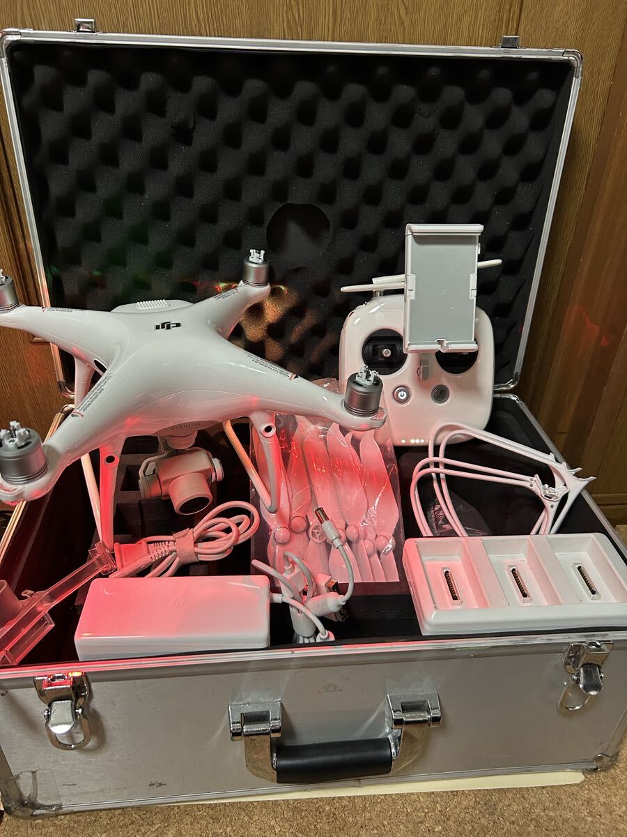 極上美品 3回使用 DJI Phantom4 PRO V2.0 ファントム4 プロ ドローン 空撮 4K アルミケース付き DIPS未登録拍卖