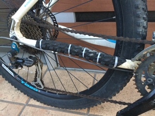 自作 フレームのチェーンステーガード(チェーンステーカバー)マキシス系 送料抑制!定形外¥290で全国一律発送拍卖