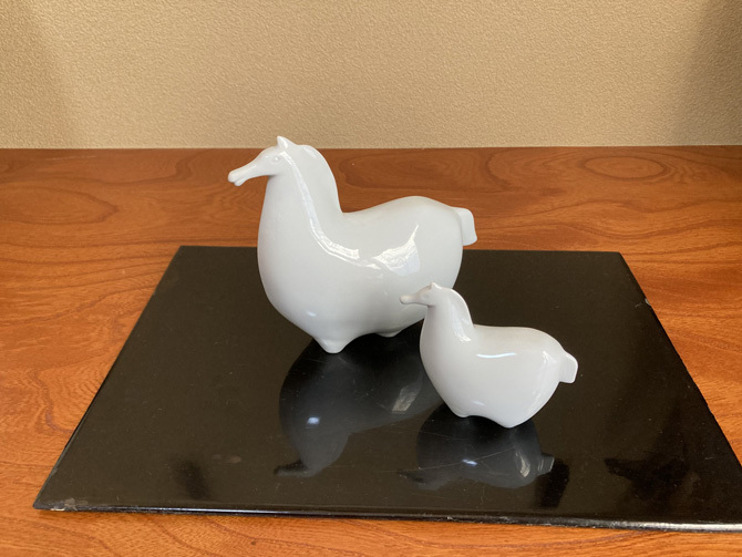 干支 置物 馬 白磁親子馬 鍋島焼 寿山 1068拍卖