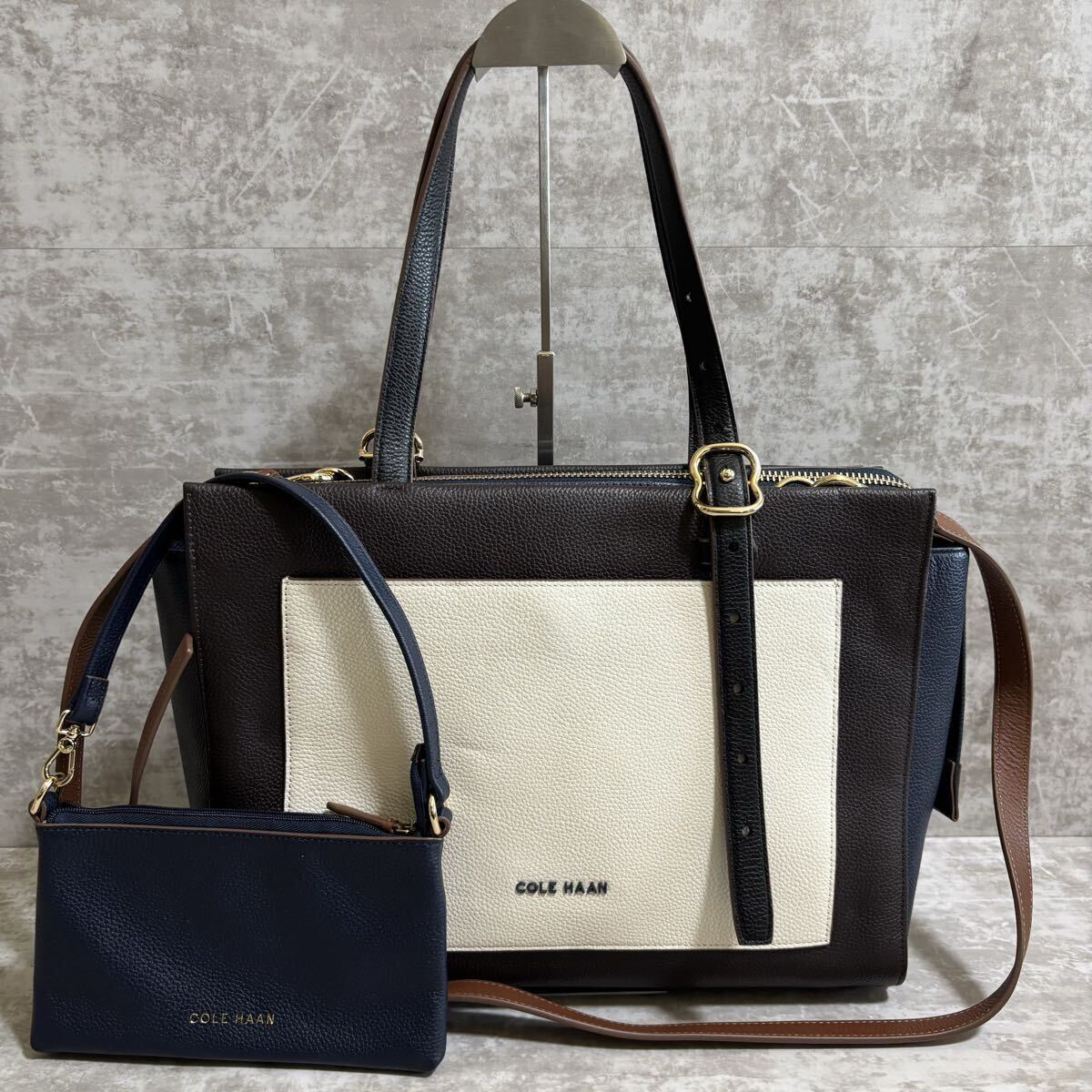 H156 極美品 COLE HAAN コールハーン トートバッグ ハンドバッグ ショルダーバッグ ポーチ付き 2way レザー A4 大容量 拍卖