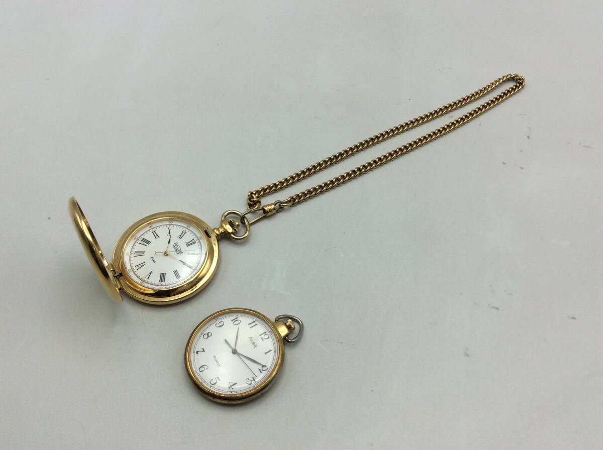 QQ53◎【QZ/不動品】懐中時計 2点セット ALBA アルバ V701-0A10 / Y131-0020 クォーツ ホワイト文字盤 セイコー 現状品拍卖