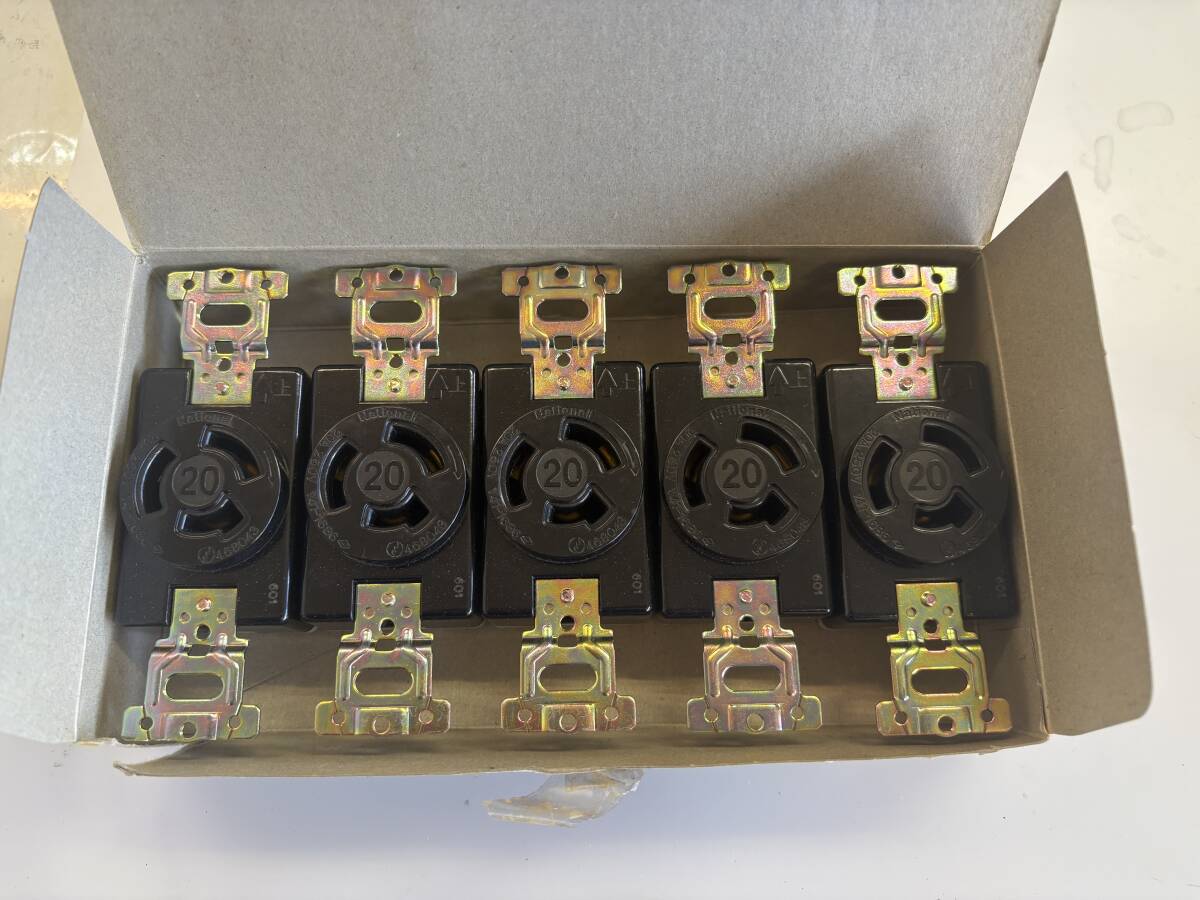 Panasonic WF2320BK 接地コンセント 黒 5個セット 未使用 倉庫保管品拍卖