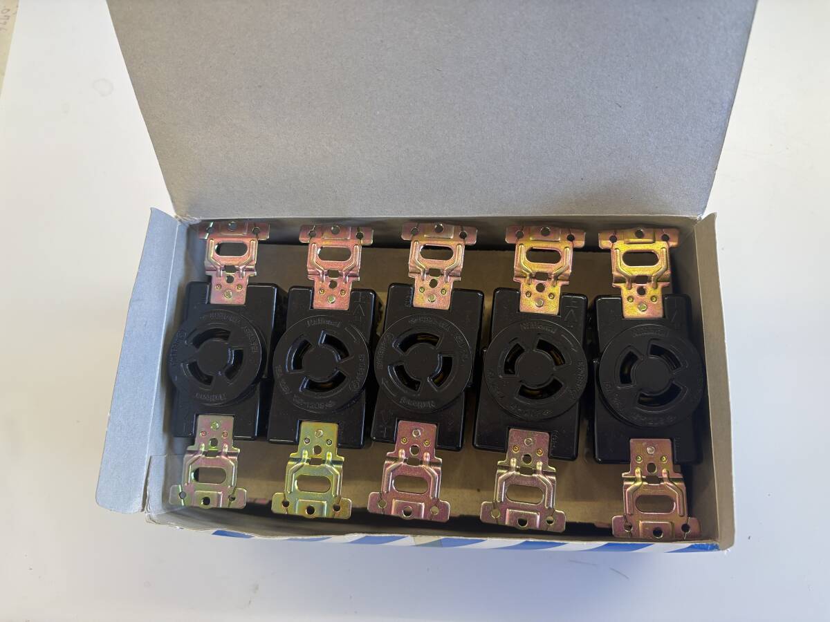 ①松下電工(パナソニック) WF2315BK 接地コンセント 黒 10個セット 未使用 倉庫保管品拍卖