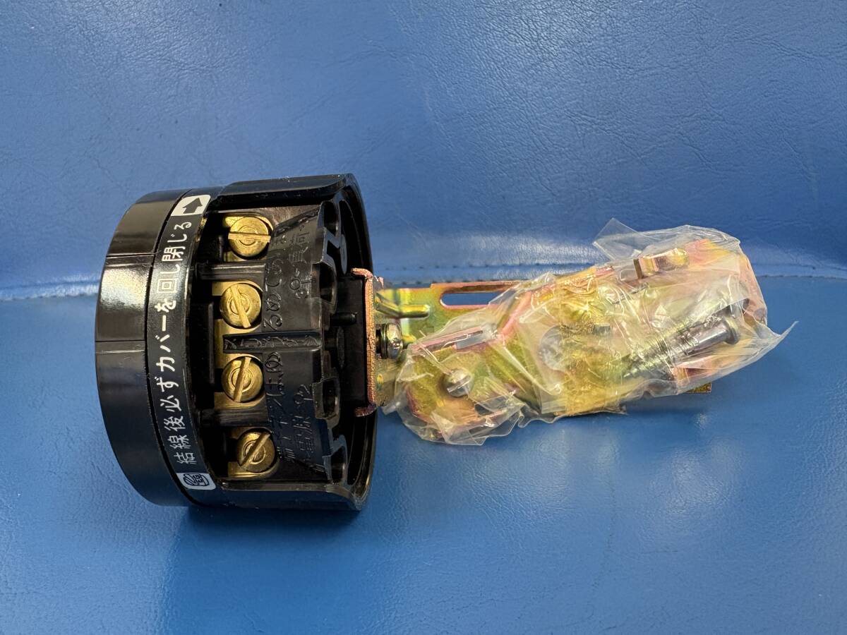 松下電工 EE8932 EEスイッチ受台 JISプラグインCS形 PCS6 倉庫保管品 未使用?拍卖