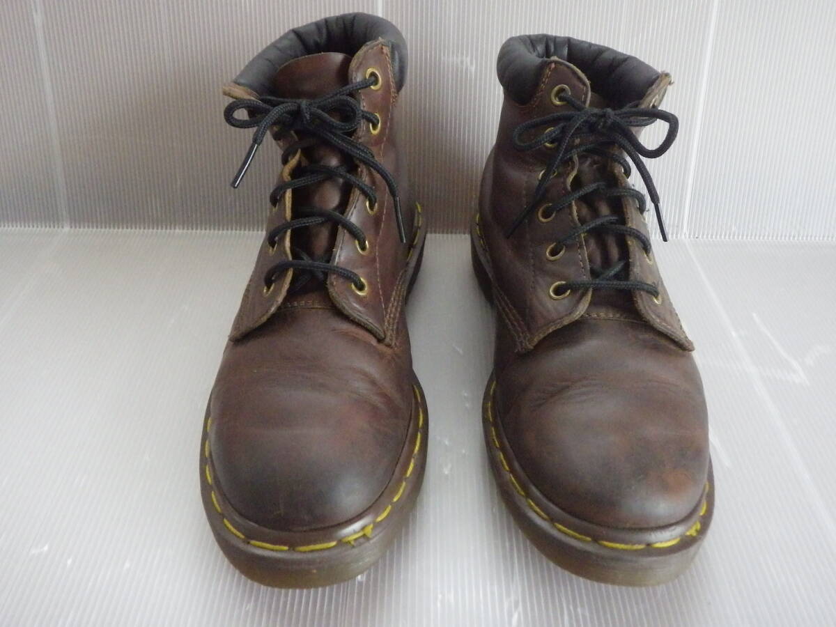 MADE IN ENGLANDのドクターマーチンのブーツ いい感じでエージングされておりビンテージ感が即味わえます拍卖