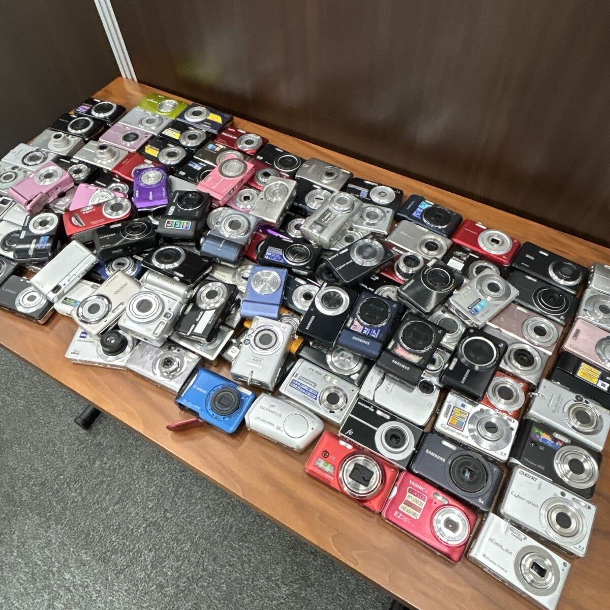 【大量まとめ】デジタルカメラ ジャンク品扱い Canon Nikon Sony Olympus Panasonic CASIO 他 まとめ処分 コンデジ拍卖