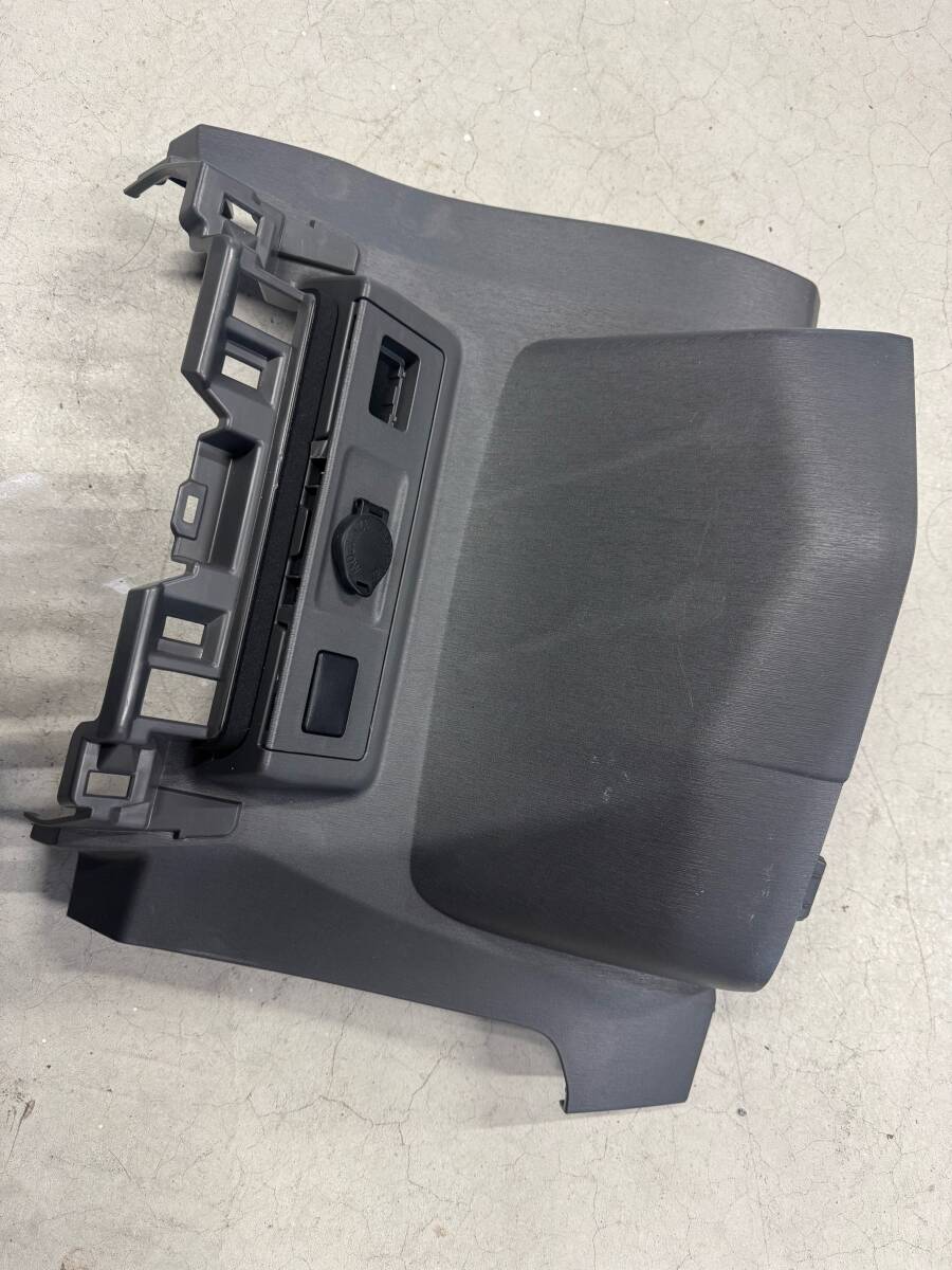 トヨタ プリウスα zvw41 H24年車 エアコンコントロールパネル下部 センターカバー 取付問題無し 加工等に 格安にて拍卖