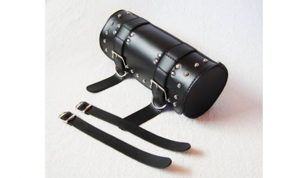 バイク用 スタッズ BIG サドル サイド アメリカン ツール バッグ シングル ブラック 革 レザー フロントフォークに取り付け可能 E066拍卖