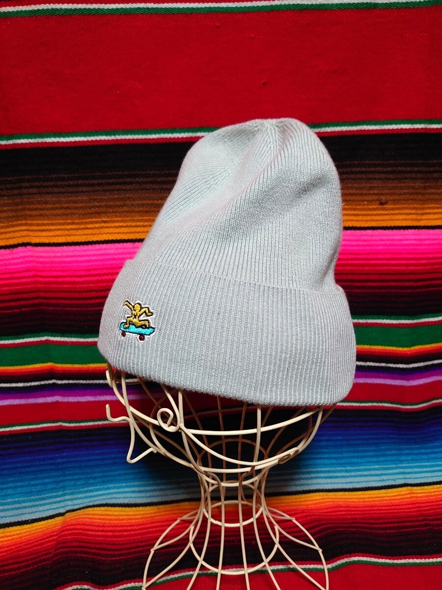 UNIQLO ユニクロ SPRZNY スケートボード サインロゴ刺繍 ニット帽 ワンサイズ 新品 購入 未使用 紙タグなし ライトグレー拍卖