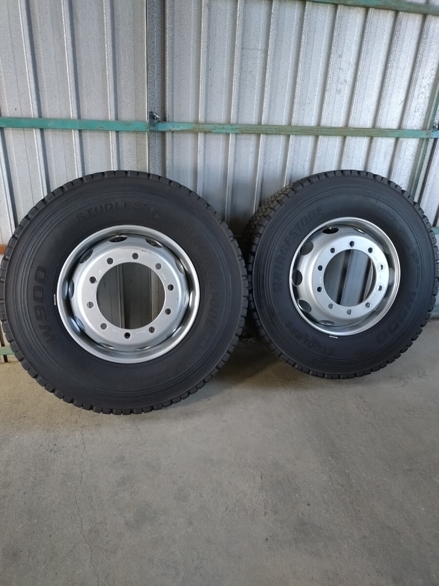 295/80R22.5 ブリヂストン W900 スタッドレス ホイール付き 2本セット 新車外し拍卖
