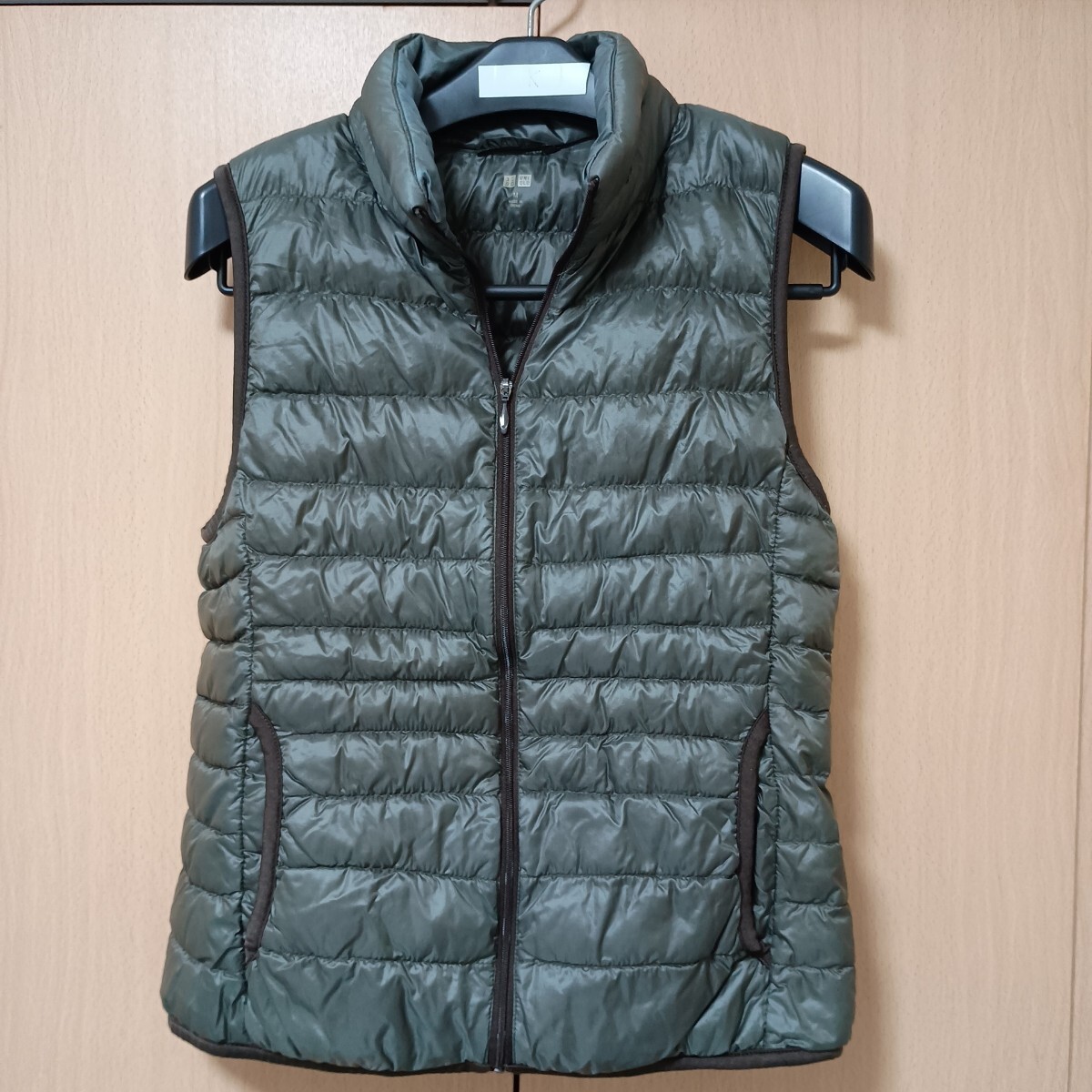 ユニクロ ウルトラライトダウンベスト レディース M ブラウン/グレー拍卖