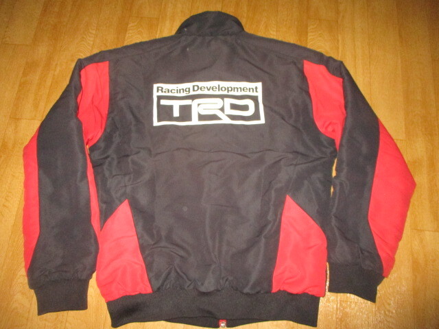 トヨタ・TRDレーシング・ミズノコラボ ワッペン付き・デカロゴ 初期人気赤黒 中綿入り防寒ジャケット 美中古 サイズM トムズ拍卖