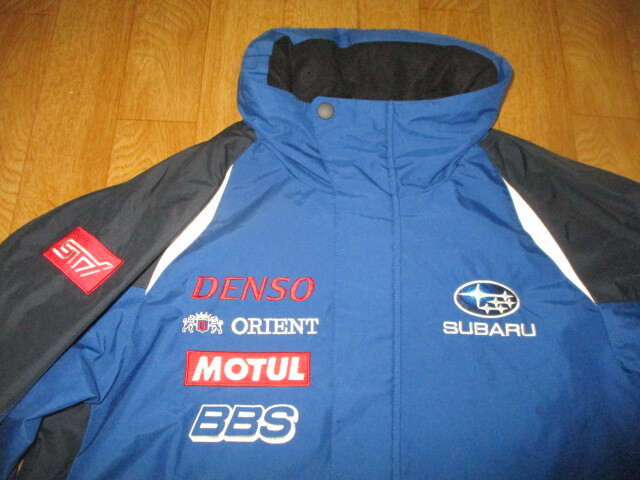 スバルSTI・チャレンジャー・チームワークス・ワールドラリー・BBS 刺繍ロゴ収納フード付きジャケット サイズM 新同美中古拍卖