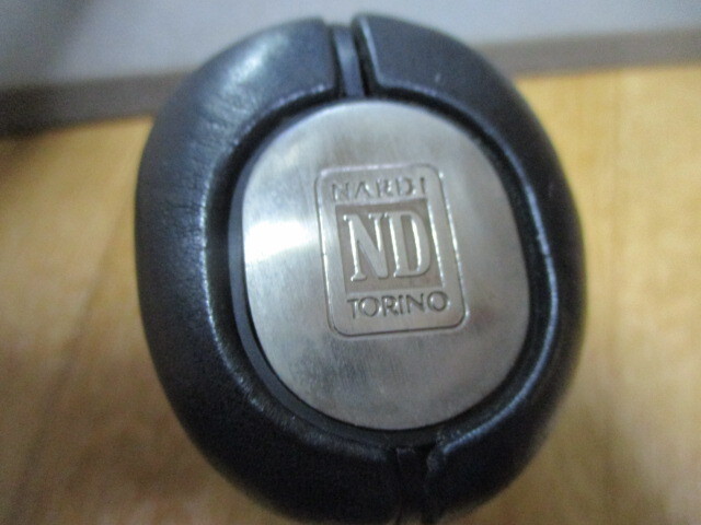ナルディ プッシュ式レザー ATシフトノブ 付属なし 美中古 旧車・水中花・ステアリング拍卖