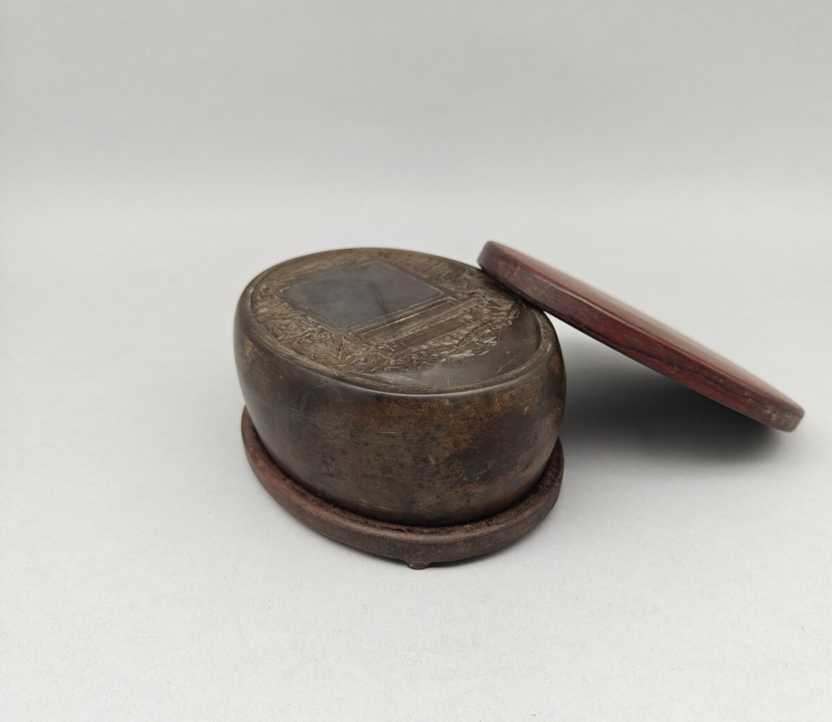 【懐】古硯 端渓硯 麻子坑 細工彫刻鯉躍門図 登龍門 書道具 老坑 中国美術 骨董品 AF-087拍卖